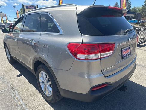 Used 2016 Kia Sorento LX AWD/4WD image 14