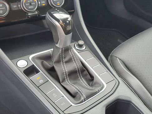 Used 2023 Volkswagen Jetta SE image 27