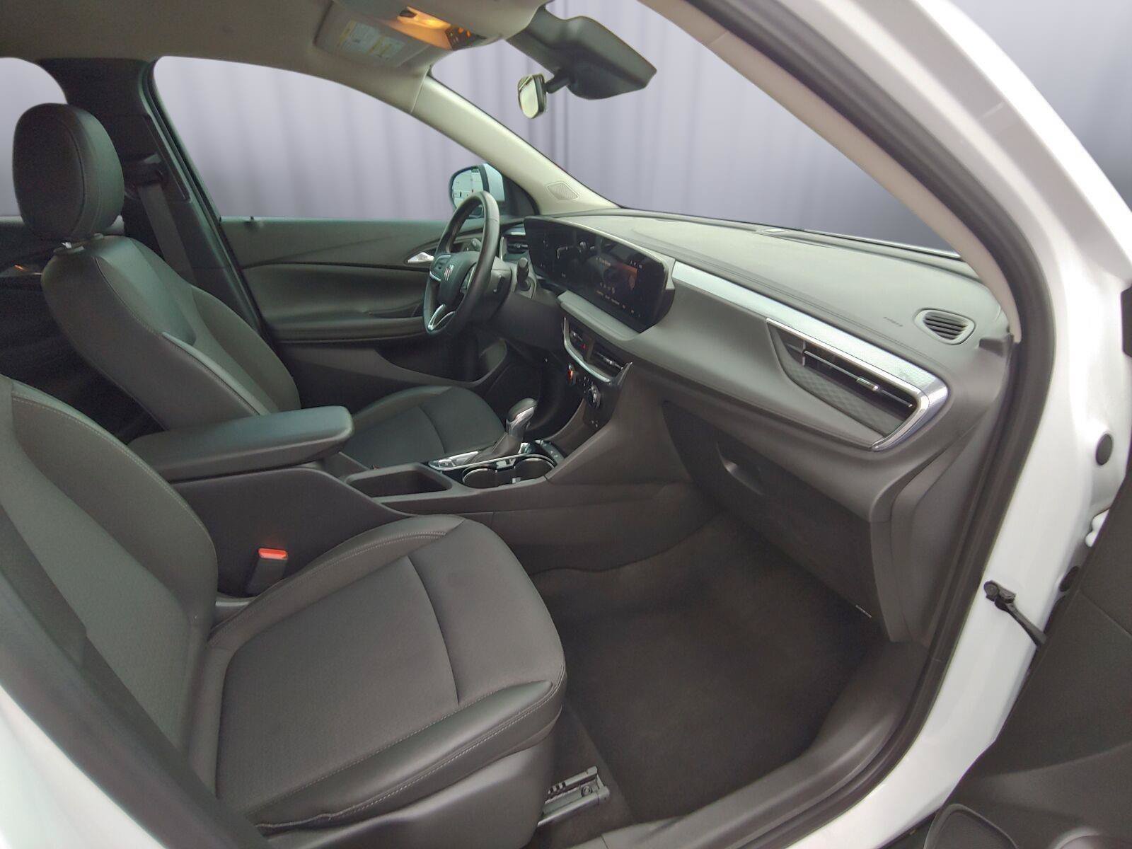 Used 2025 Buick Encore GX Preferred FWD image 26