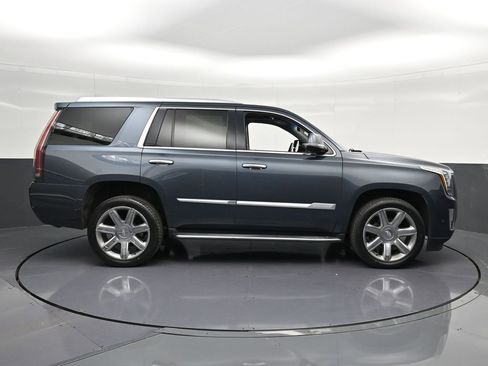 Used 2019 Cadillac Escalade Luxury RWD image 4