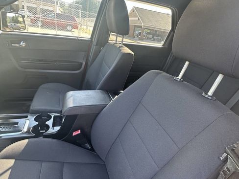 Used 2010 Ford Escape XLT image 8