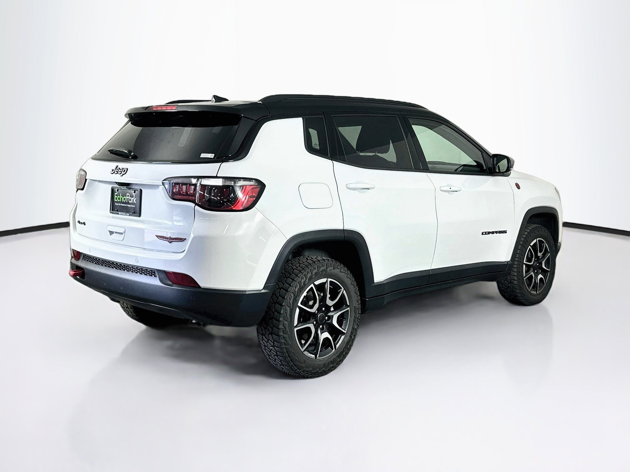 Used 2025 Jeep Compass Trailhawk AWD/4WD image 9