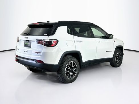Used 2025 Jeep Compass Trailhawk AWD/4WD image 9
