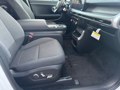 New 2026 Hyundai Ioniq 9 SE AWD/4WD image 14