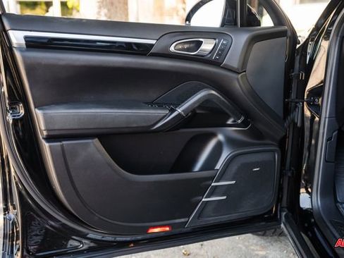 Used 2018 Porsche Cayenne Platinum Edition image 55