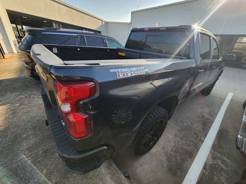 Used 2021 Chevrolet Silverado 1500 LT Trail Boss w/ Convenience Package II AWD/4WD image 4