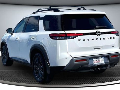 New 2026 Nissan Pathfinder SL image 3