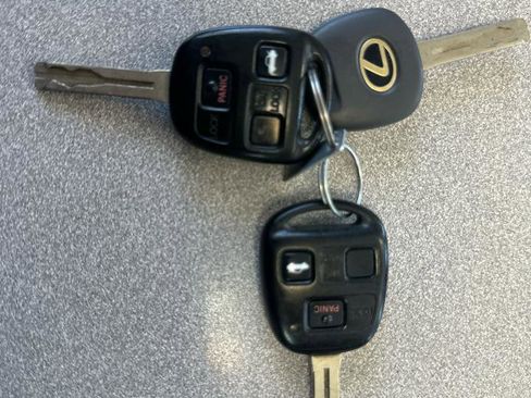 Used 2002 Lexus SC 430 Convertible image 30