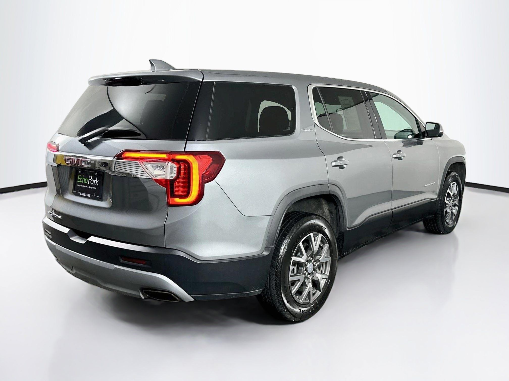 Used 2023 GMC Acadia SLE FWD image 9