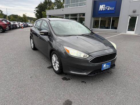 Used 2017 Ford Focus SE FWD image 4