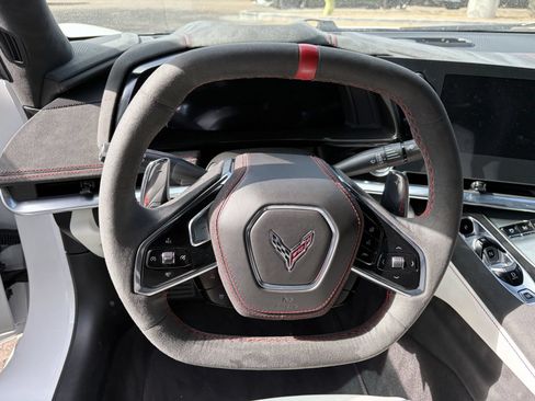 Used 2023 Chevrolet Corvette Stingray Premium Conv w/ Z51 Performance Package RWD image 12