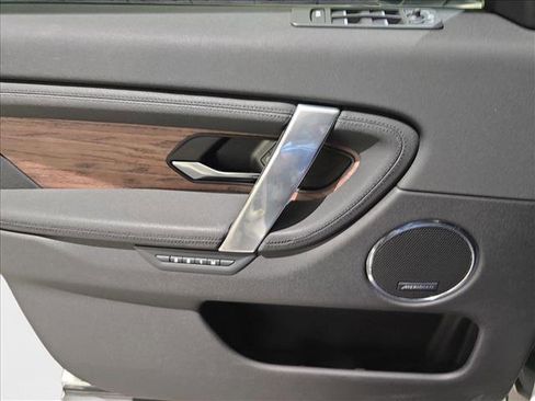 Used 2024 Land Rover Discovery Sport S image 28