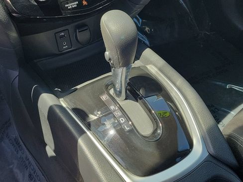Used 2015 Nissan Rogue SV FWD image 26