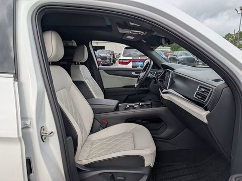 Used 2024 Volkswagen Atlas Cross Sport SEL Premium R-Line AWD/4WD image 27