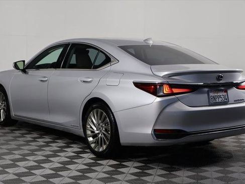 Certified 2020 Lexus ES 300h w/ Accessory Package FWD image 6