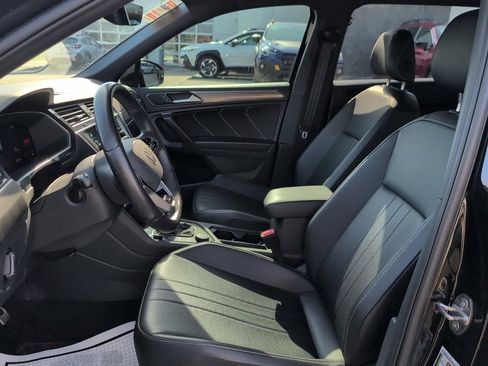 Used 2022 Volkswagen Tiguan SE R-Line image 27