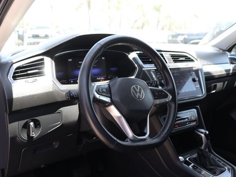 Used 2022 Volkswagen Tiguan SE FWD image 19