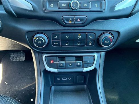 Used 2024 GMC Terrain SLE image 26