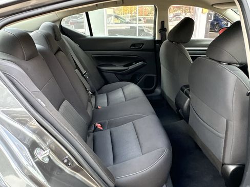 Used 2023 Nissan Altima 2.5 SV image 12