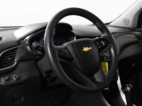 Used 2020 Chevrolet Trax LS w/ Tint and Cruise Package image 5