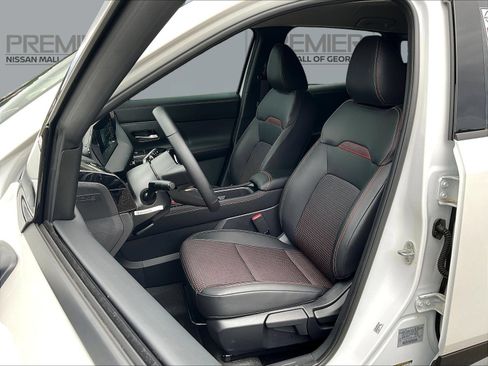 Certified 2025 Nissan Kicks SR FWD image 23