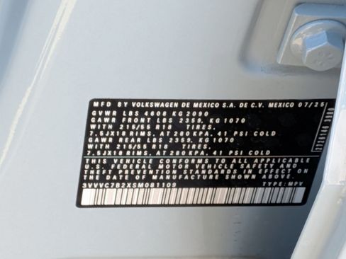 Used 2025 Volkswagen Taos SE AWD/4WD image 39
