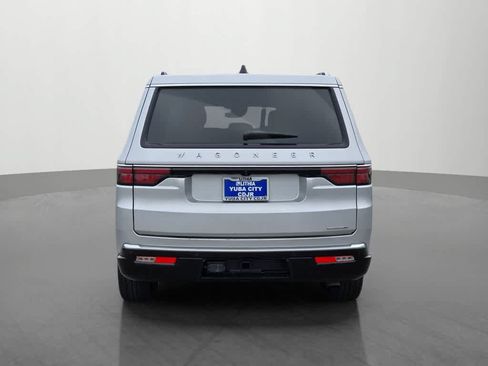 Used 2024 Jeep Wagoneer L Series II w/ Flexible Seating Group AWD/4WD image 5
