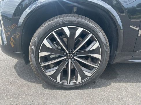 Certified 2025 Volvo XC90 B5 Plus AWD/4WD image 9