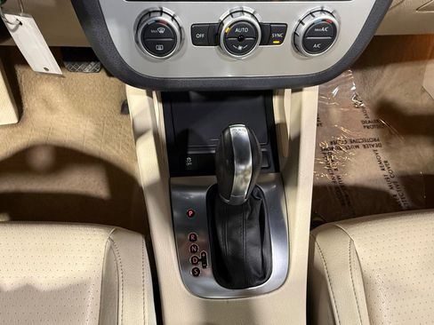 Used 2014 Volkswagen Eos Komfort FWD image 36