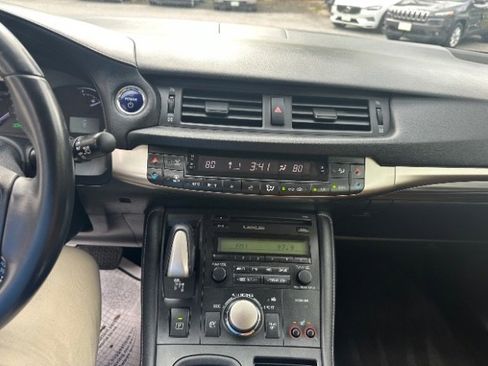 Used 2015 Lexus CT 200h w/ Seat Comfort Package image 26