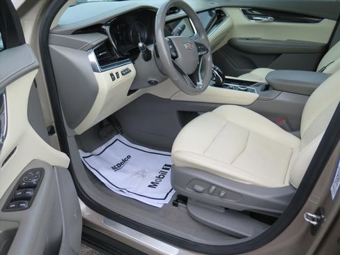 Used 2022 Cadillac XT6 Premium Luxury w/ Technology Package image 9