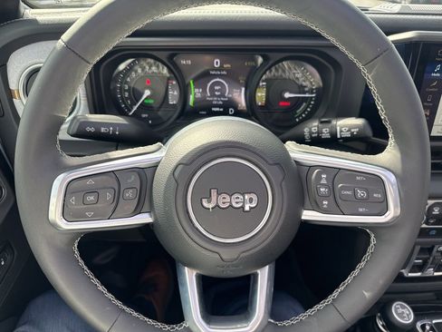 Certified 2025 Jeep Wrangler Unlimited Sahara w/ Safety Group image 21