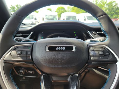 Used 2023 Jeep Grand Cherokee Trailhawk w/ Advanced Protech Group II AWD/4WD image 10