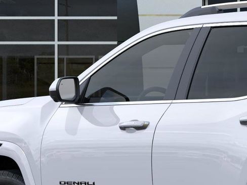New 2026 GMC Terrain Denali w/ LPO, Black Badging Package AWD/4WD image 36