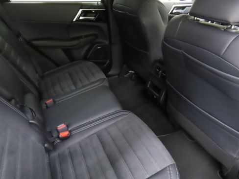 New 2025 Mitsubishi Outlander SE image 23