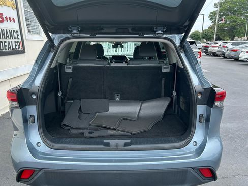 Used 2023 Toyota Highlander XLE AWD/4WD image 30