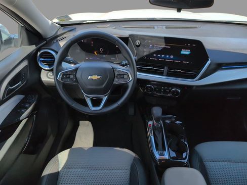 Used 2025 Chevrolet Trax LT w/ Driver Confidence Package FWD image 20