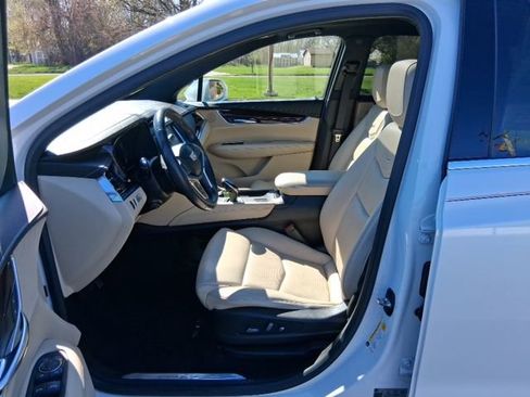 Used 2018 Cadillac XT5 Luxury w/ Driver Awareness Package image 11