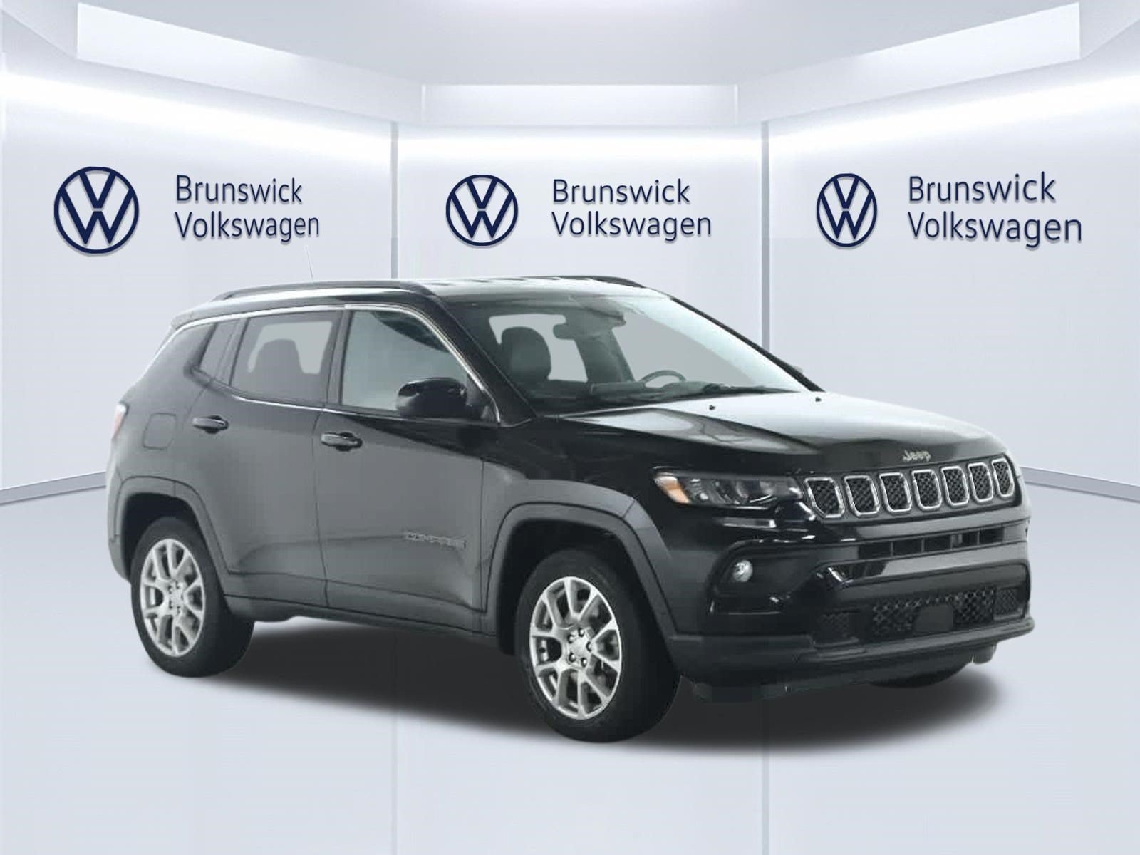 Used 2023 Jeep Compass Latitude AWD/4WD image 9