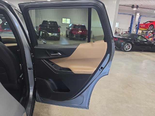 Used 2025 Chevrolet Equinox ACTIV w/ Safety and Technology Package AWD/4WD image 30