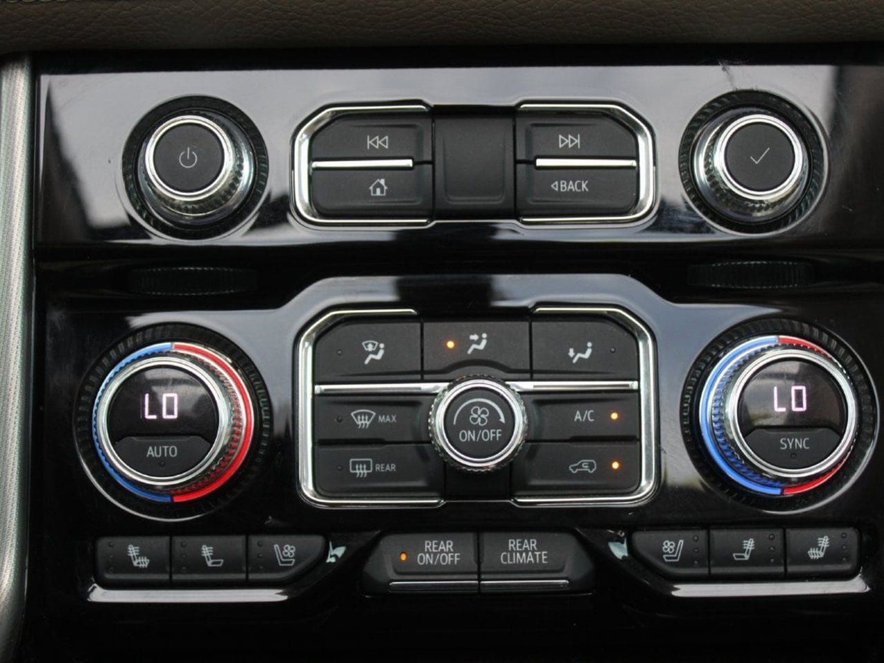 Used 2022 GMC Yukon Denali w/ Denali Premium Package AWD/4WD image 27