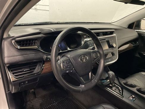 Used 2014 Toyota Avalon XLE image 18