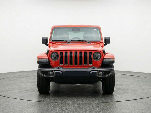 Used 2025 Jeep Wrangler Sahara image 2