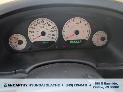 Used 2006 Chrysler Town & Country Touring FWD image 7