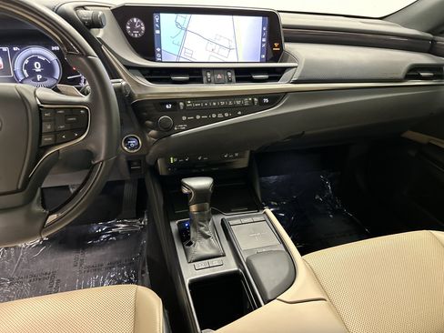 Used 2020 Lexus ES 300h w/ Premium Package FWD image 31