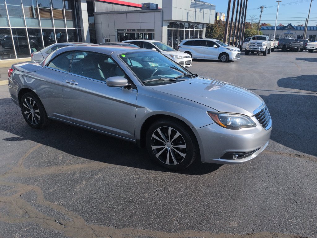 Used 2013 Chrysler 200 S FWD image 8