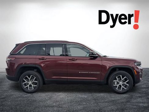 Used 2025 Jeep Grand Cherokee Limited RWD image 3
