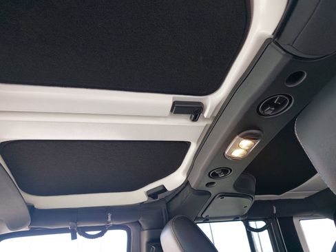 Used 2016 Jeep Wrangler Unlimited Rubicon w/ Connectivity Group image 25