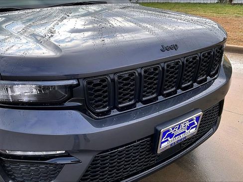 New 2025 Jeep Grand Cherokee Limited w/ Trailer Tow Package AWD/4WD image 31
