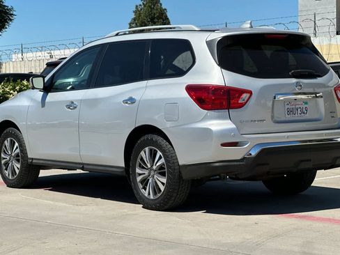 Used 2019 Nissan Pathfinder SL image 7
